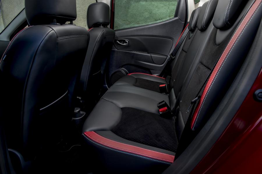 Интерьер Renault Clio 2016 года  (фото 3 из 80)